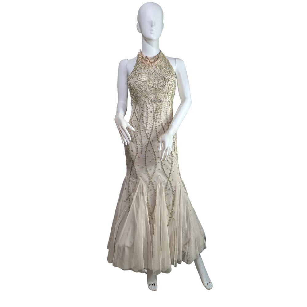 Size: 2 Formal Sequined Gown Any Occasion But a Wedding Toupe Made in USA